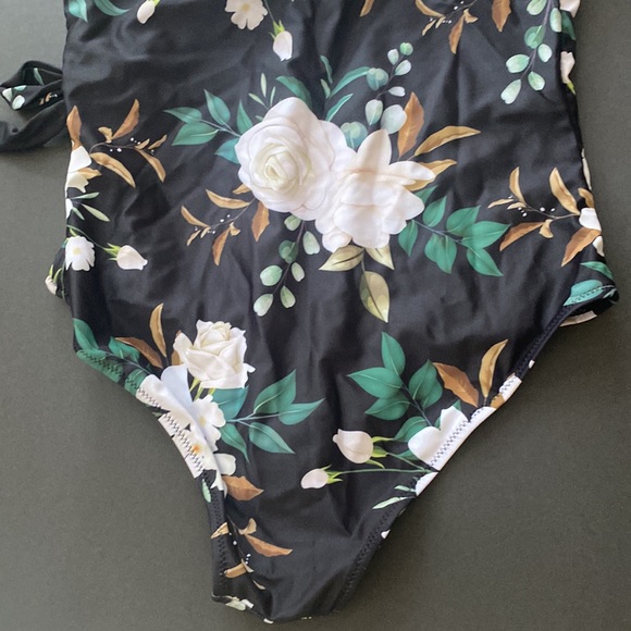 New Beachsissi Faux Wrap Floral Ruffle One Piece M - Picture 6 of 7